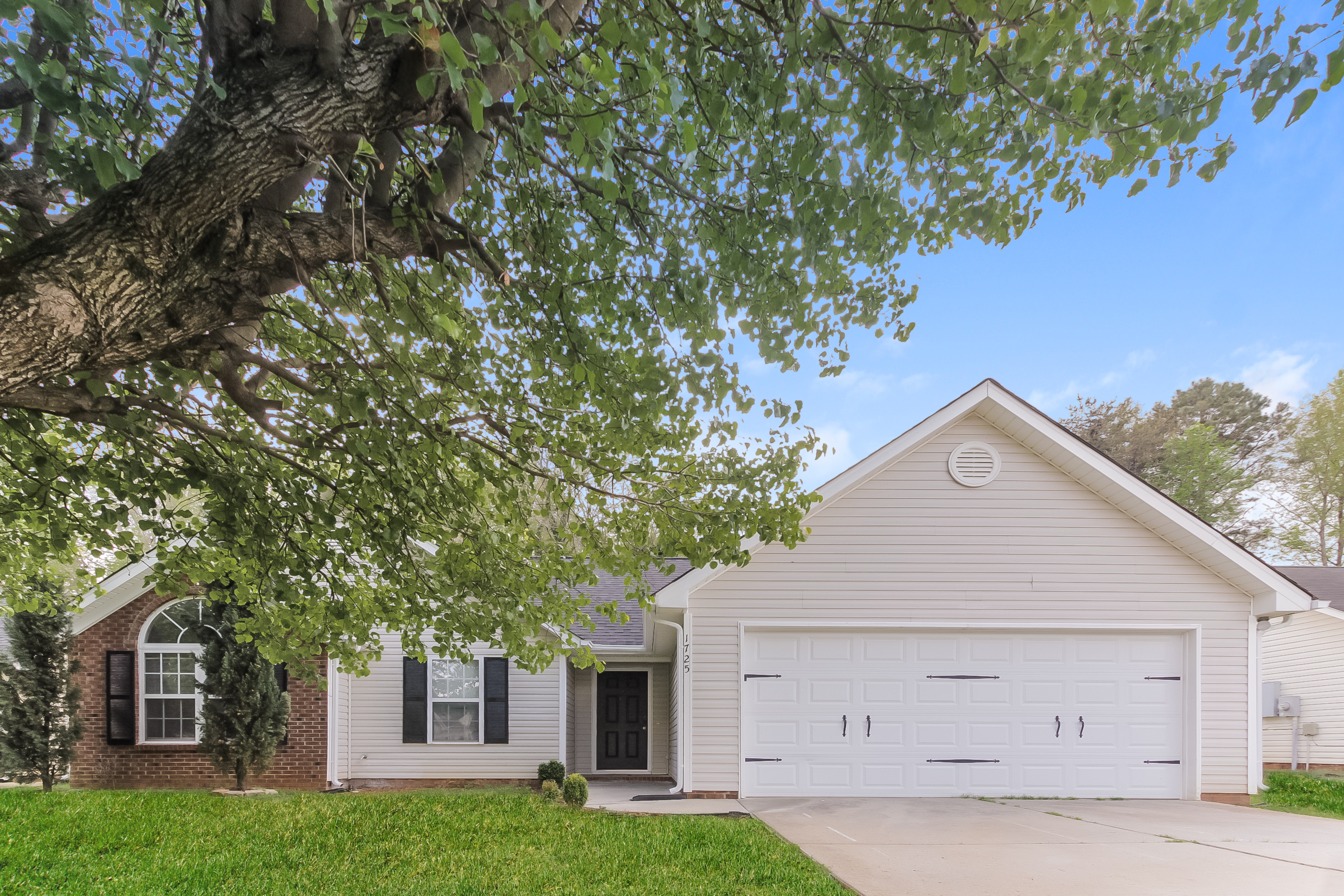 1725 Clooney Ln Charlotte, NC 28262